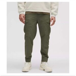 Lululemon Lab Mens Cargo Jogger Pants Olive Green Size 32 LM5813S Utility Tech